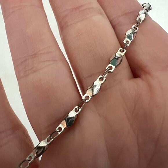 Silver tone metallic chain necklace - Picture 2 of 3